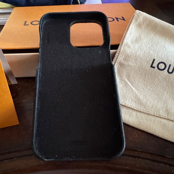 Authentic Louis Vuitton Bumper Pallas iPhone 15 Pro Max cell phone cover - Picture 3 of 4